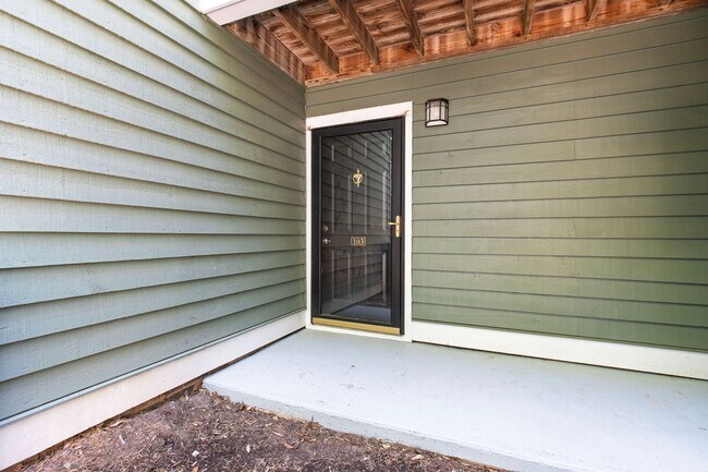 Building Photo - 1010 Nicholwood Dr