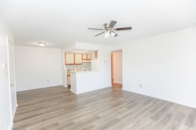 Building Photo - "Low Maintenance Living" In Prime Hampton Roads Area