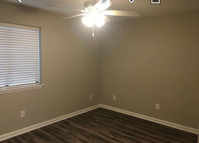 Building Photo - Renovated 2 Bedroom 2 Bathroom Condo off N...