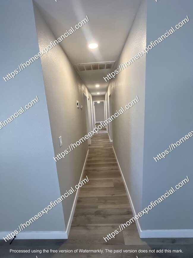 Building Photo - Nice House For Rent