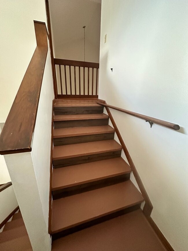 Building Photo - 3 Bedroom Townhome - New Pictures Coming Soon!!