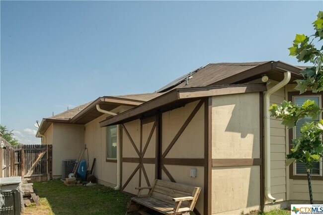 Building Photo - 5633 Briar Fld