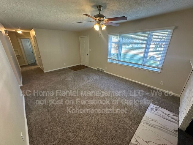 Building Photo - 6401 W 72nd Terrace