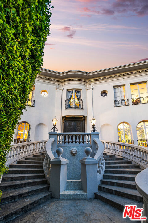 Building Photo - 6533 Cahuenga Terrace