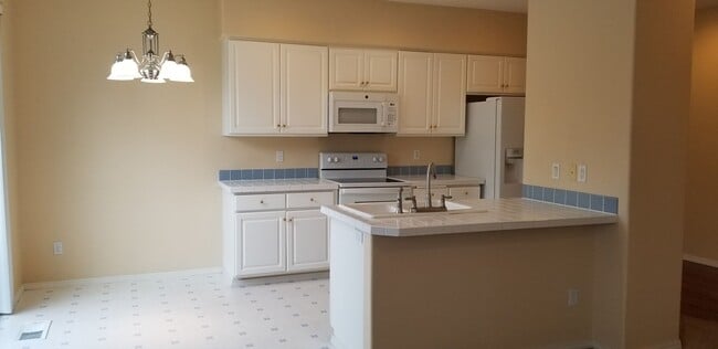 Building Photo - BETHANY CREST 3 BDRM, 2BTH