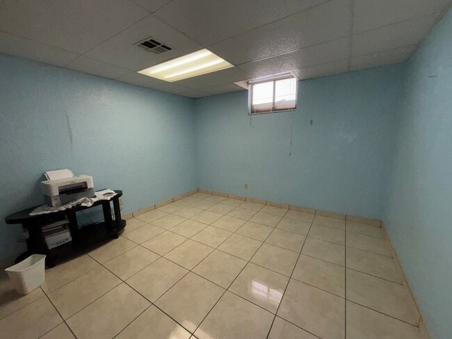 Building Photo - 1417 Matthew Dr