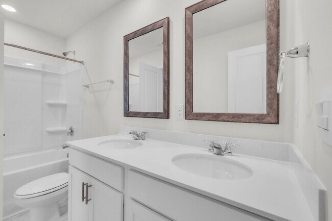 Building Photo - Modern 4BR Home with Loft & 2.5 Baths in W...