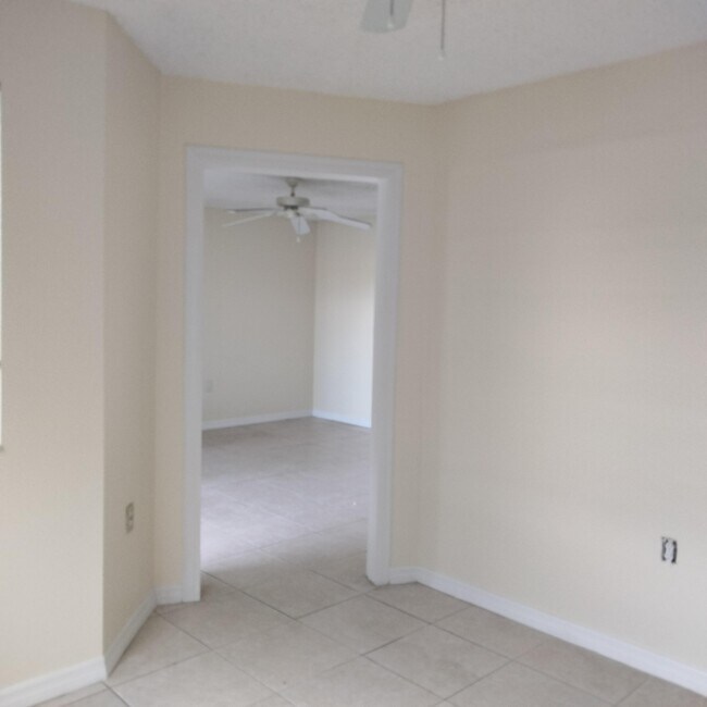 Building Photo - 13112 Glenmoor Dr