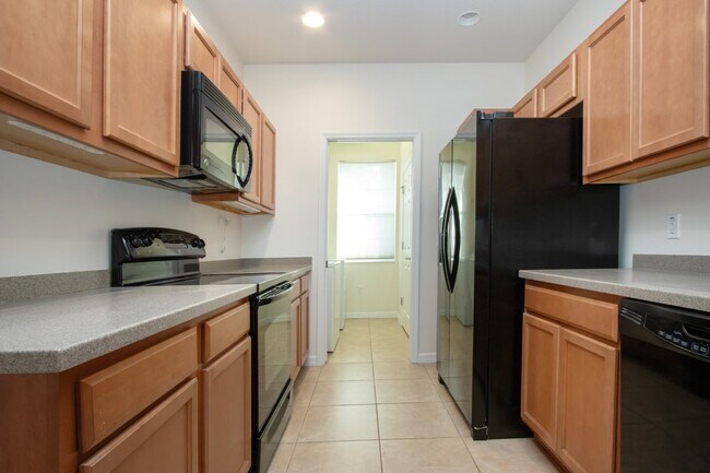 Building Photo - 3 Bedroom 2.5 Bath Townhome San Michele