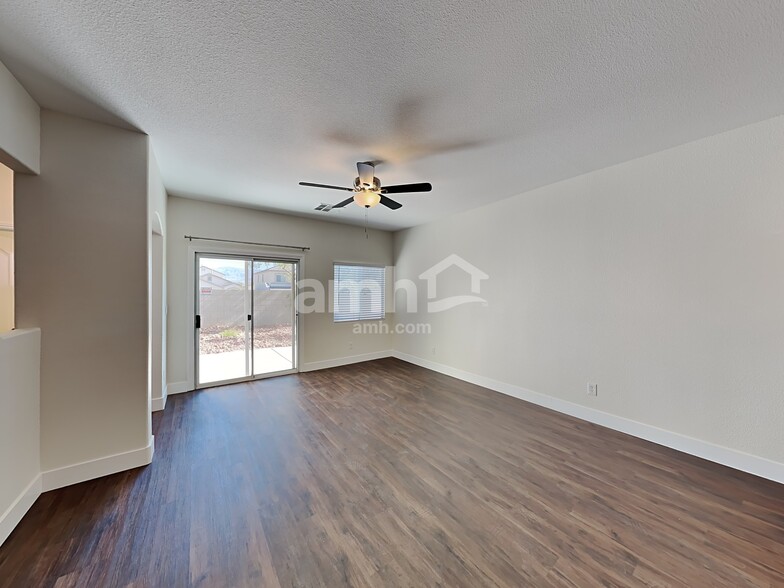 Building Photo - 8892 Happy Stream Ave