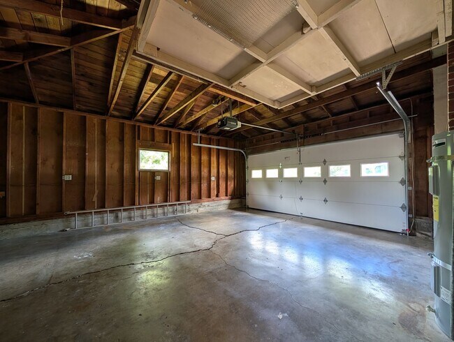 Building Photo - Ranch Style 3-Bedroom, 1-Bath Home In East Eugene!