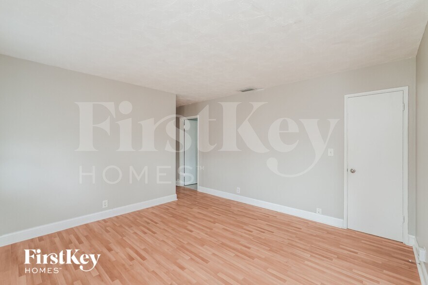 Building Photo - 3805 W Rogers Ave