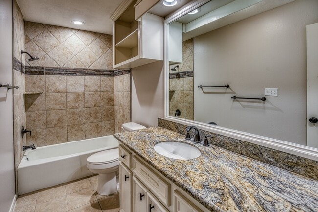 Building Photo - 216 Duerr Dr