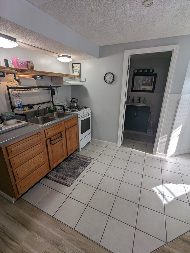 Kitchenette - 3600 Gary Rd