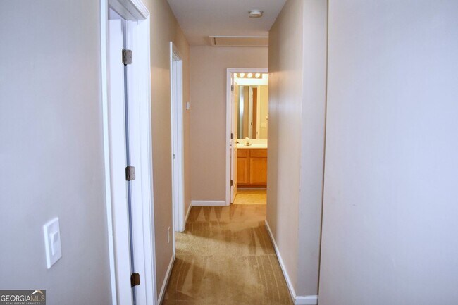 Building Photo - 2015 Lisa Springs Dr SW