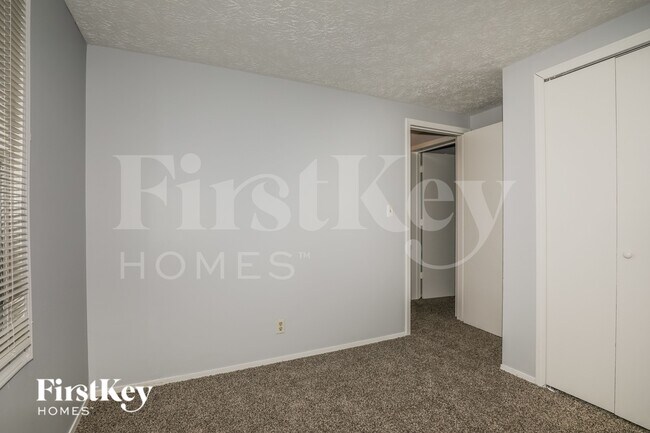 Building Photo - 4638 N Richardt Ave