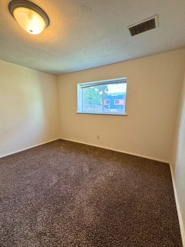 Building Photo - (HAR) South Eugene 4 bedroom/2 bath Home