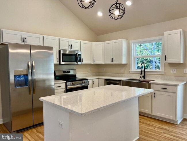 Building Photo - 102 Azalea Way