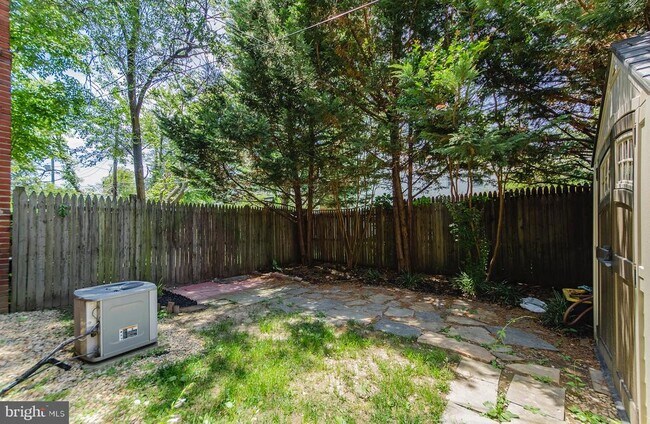 Building Photo - 908 S Highland St