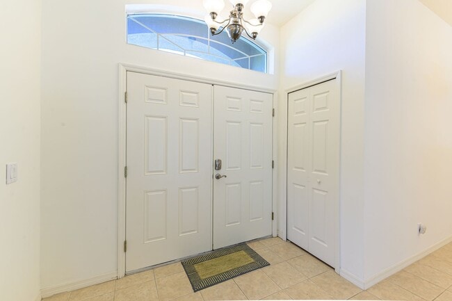 Building Photo - 4 Bed / 3 Bath Unfurnished Family Home wit...