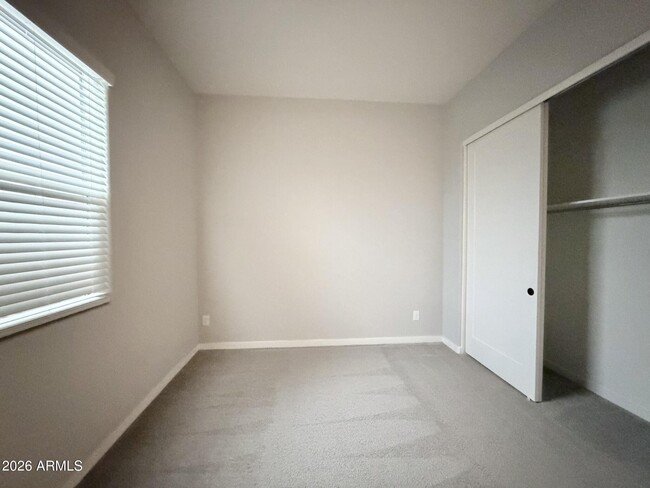 Building Photo - 10151 E Thunderbolt Ave