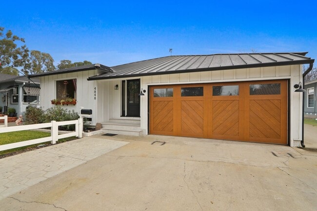 Building Photo - 3 bed 2 bath remodeled home features rustic charm blended with contemporary elegance