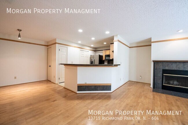Building Photo - 13715 Richmond Park Dr N