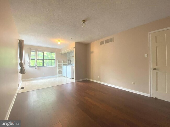 Building Photo - 199 Liberty Dr