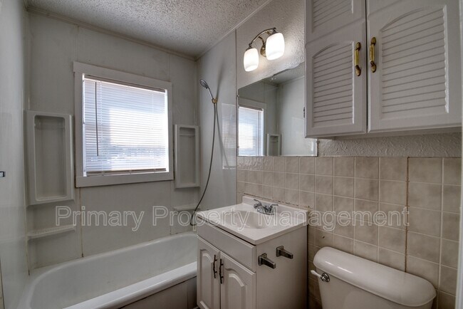 Building Photo - 2480 NW 39th Terrace