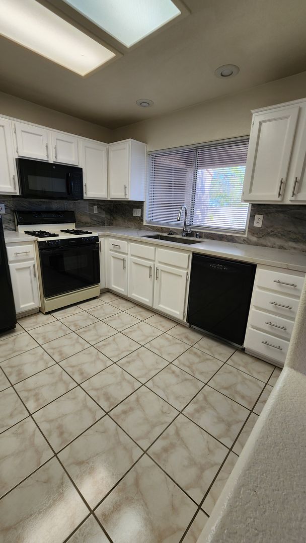 Building Photo - 2306 Spring Water Dr