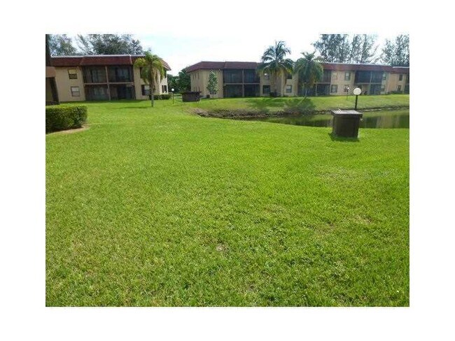 Building Photo - 21895 Lake Forest Cir