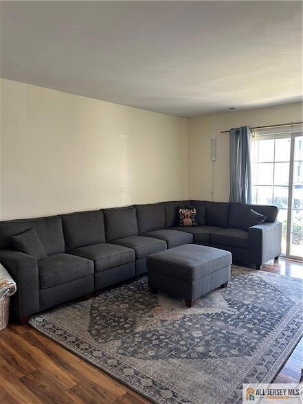 Building Photo - 1001 Cypress Ln