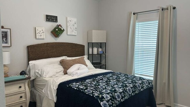 Building Photo - 226 Golden Fern Dr