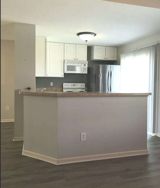 Building Photo - Beautiful end condo in great Powell location!!