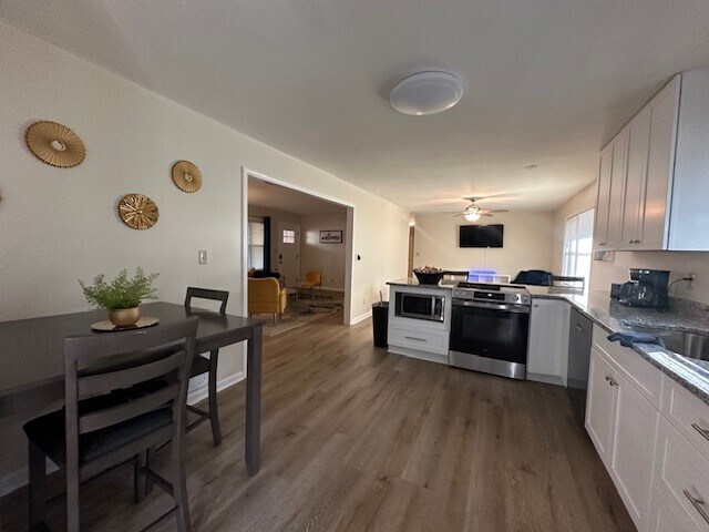 Kitchen - 6702 Songwood Dr