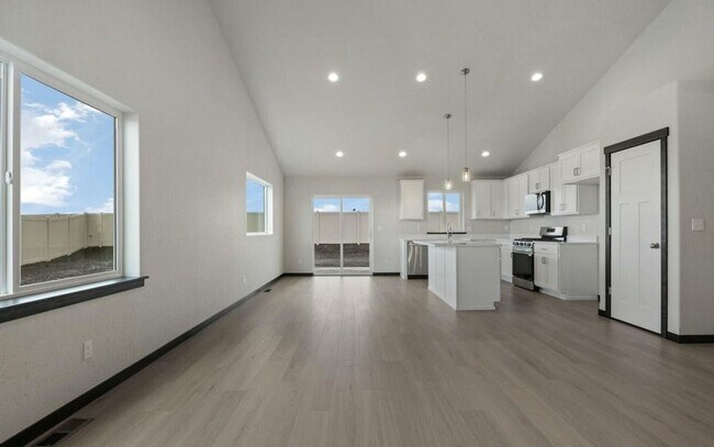 Building Photo - New Construction !