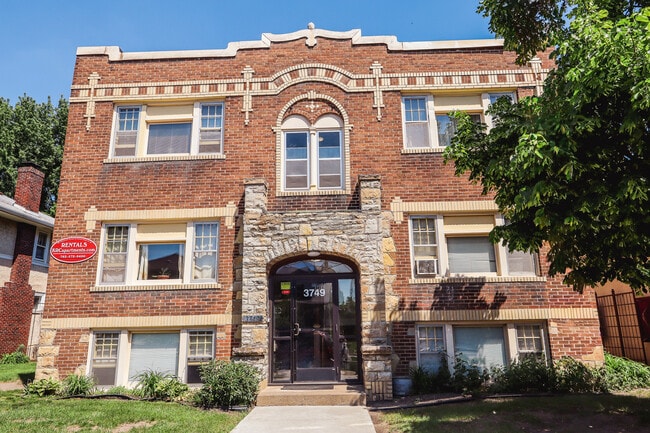 Building Photo - Grand Apartments | 3749