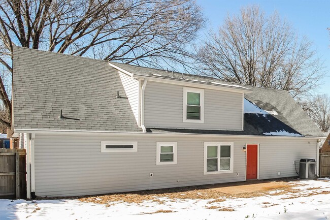 Building Photo - 3768 Stonehill Dr