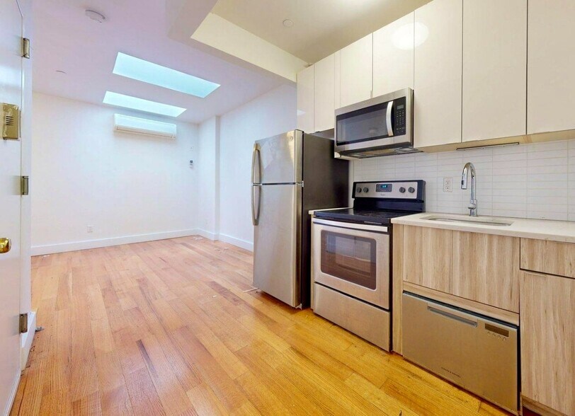 Building Photo - West 134th Street