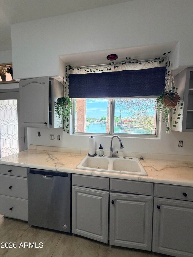 Building Photo - 5215 W Tonopah Dr