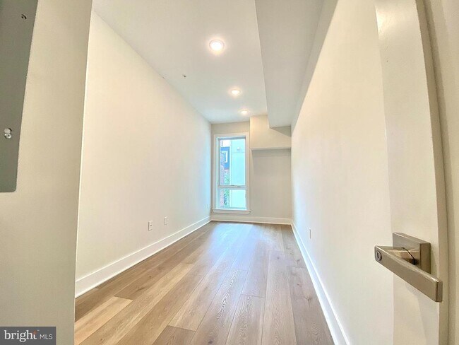 Building Photo - 2216 Walnut St