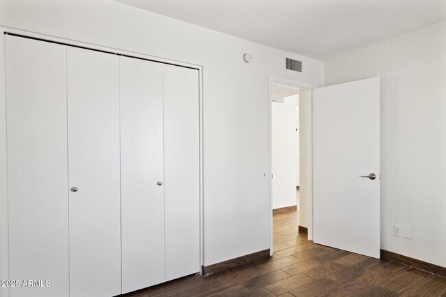 Building Photo - 7027 S 40th Pl