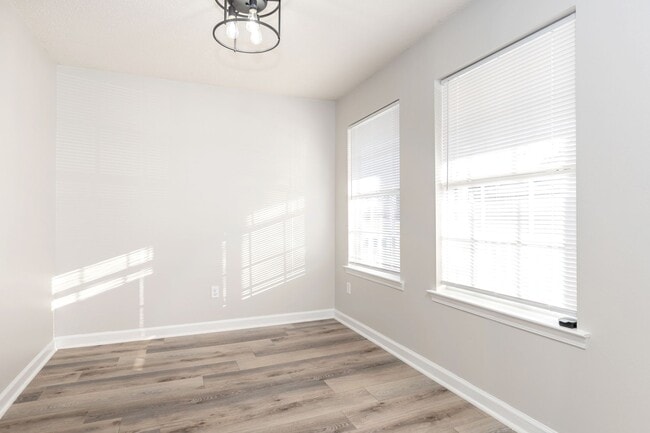 Building Photo - Cute Rental Home Downtown Biloxi