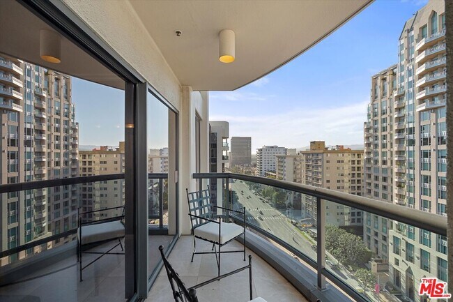 Building Photo - 10724 Wilshire Blvd