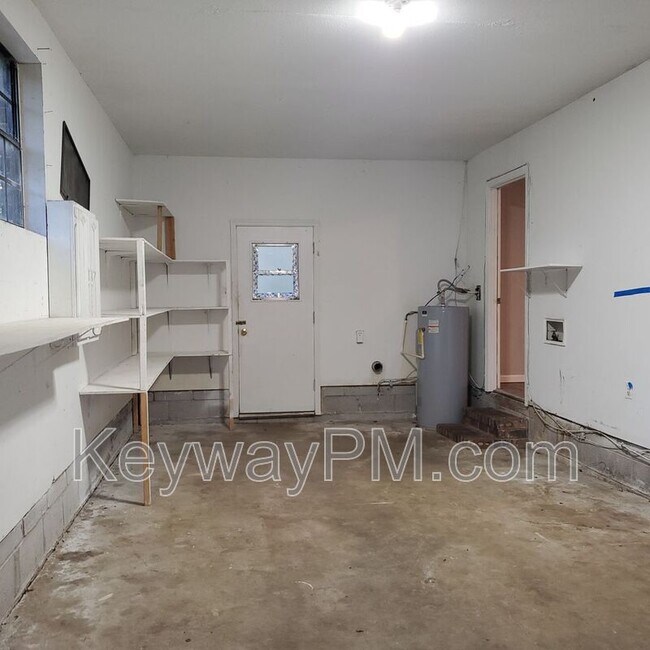 Building Photo - 122 Shadowood Dr