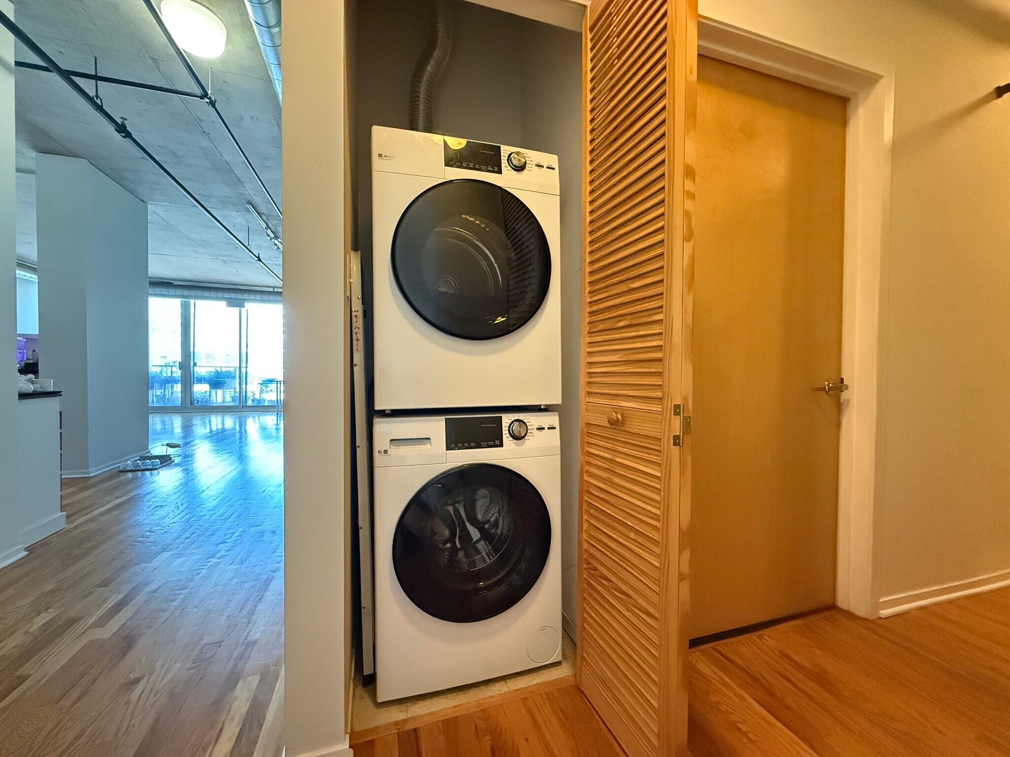 Building Photo - 700 W Van Buren St