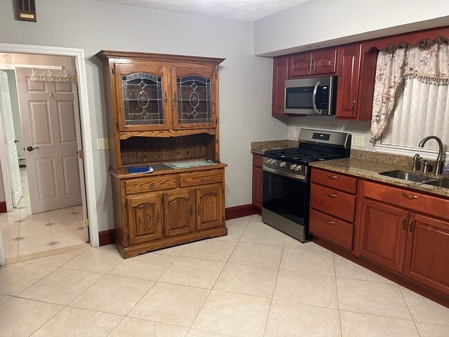 Building Photo - 58 Maple St