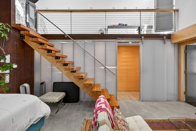 Building Photo - 219 Colton St