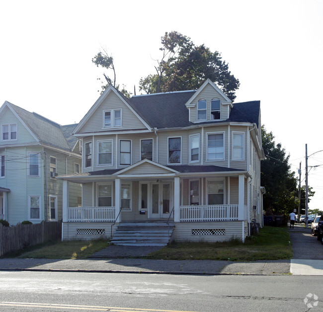 Primary Photo - 939-941 Noble Ave