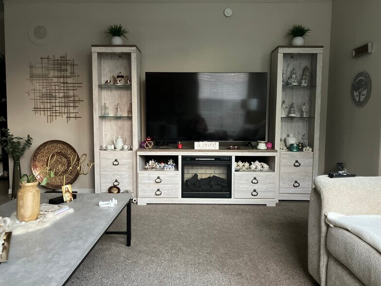 Building Photo - 6435 Manhattan Village Ave